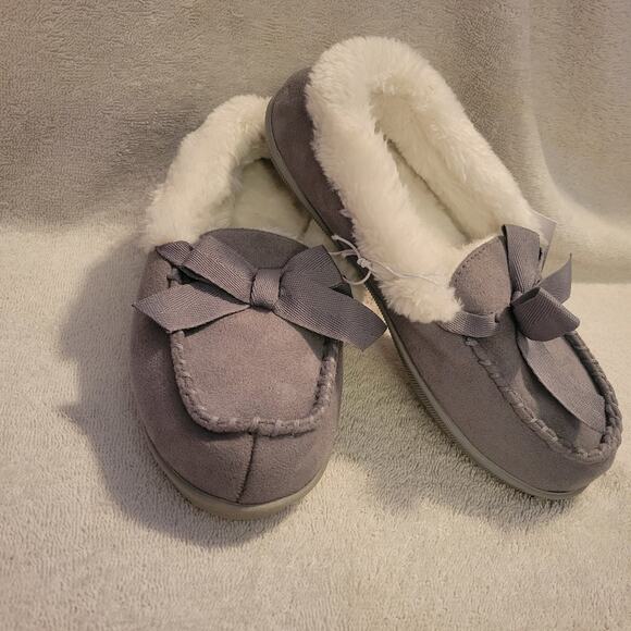 Sonoma Supercozy Gray & White Moccasin House Shoe Slippers Small 5/6 NWT - Picture 2 of 7